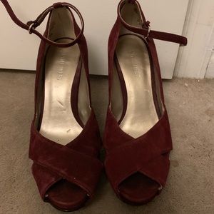 Maroon, suede cute heels!